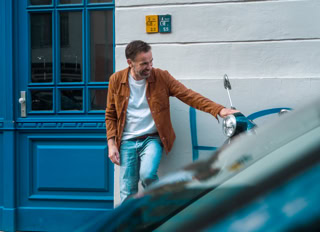 Andreas Stadler, Totale, Ganzkörper by Anthony Icuagu